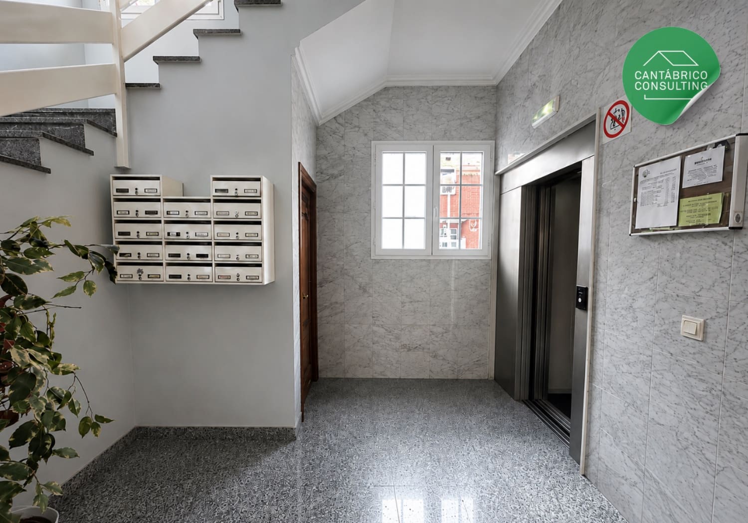 Piso de 2 habitaciones en Avilés en venta con garaje - 215.000 € (Ref: 9906827)