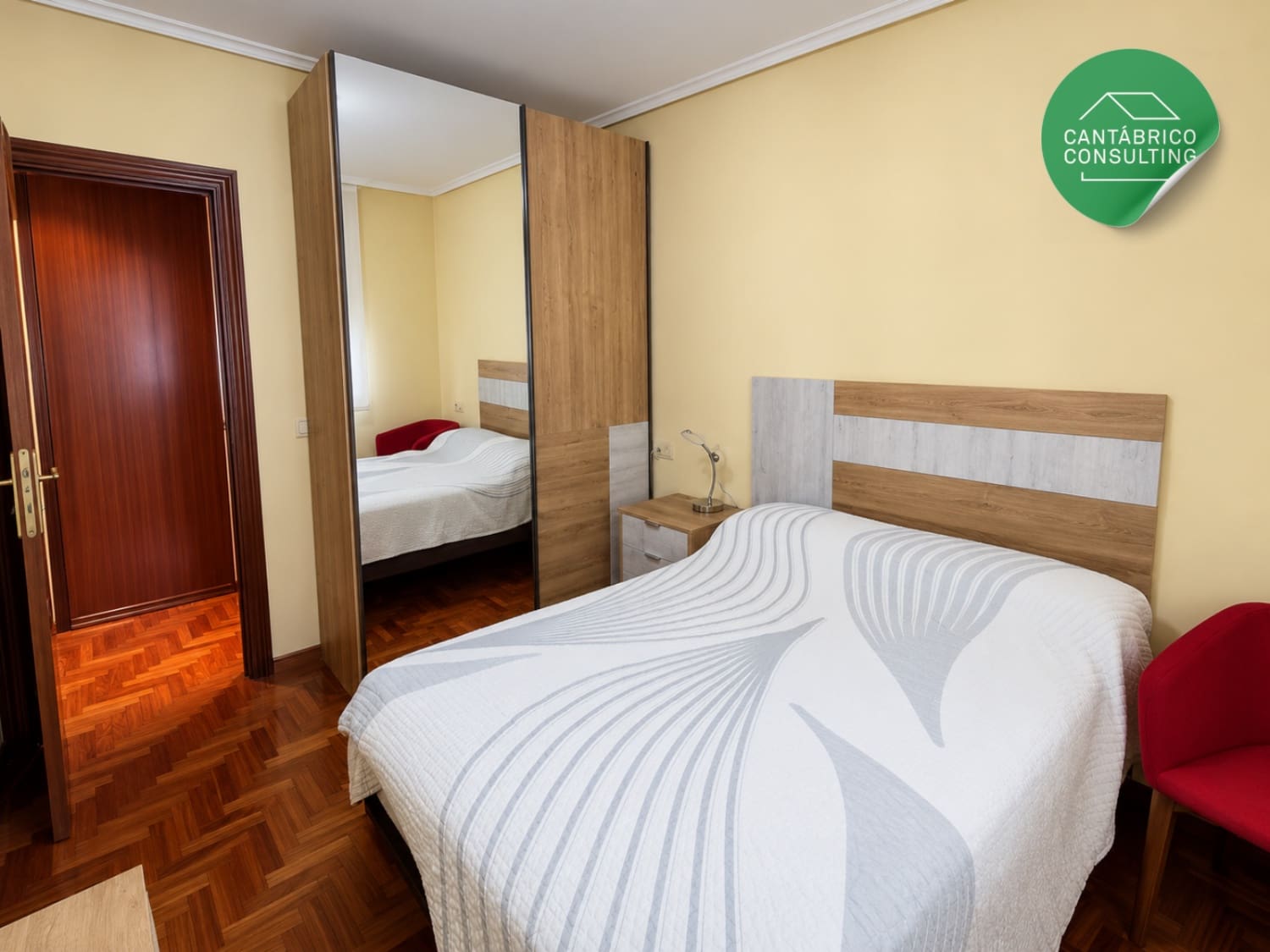 Piso de 2 habitaciones en Avilés en venta con garaje - 215.000 € (Ref: 9906827)
