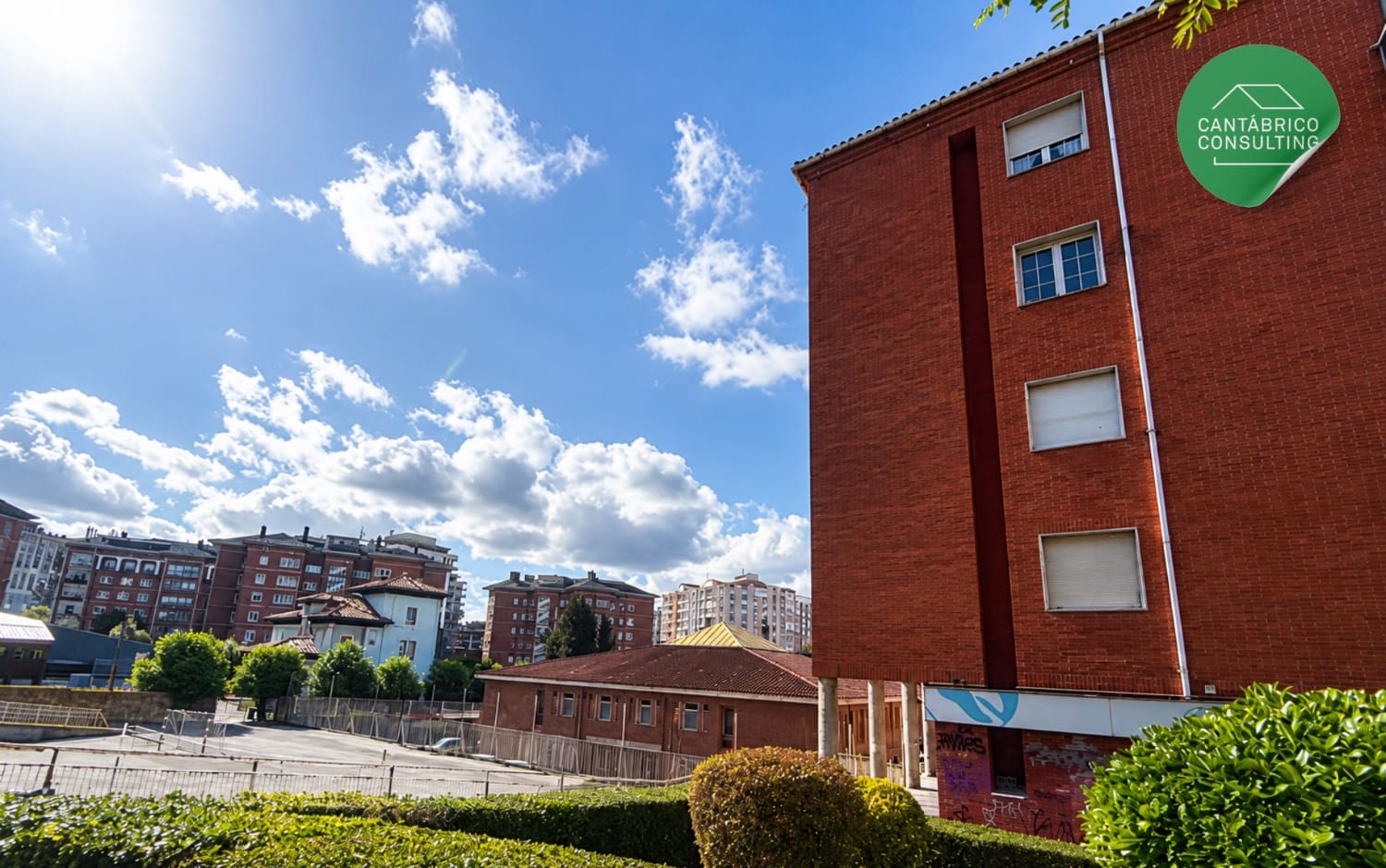 Piso de 2 habitaciones en Avilés en venta con garaje - 215.000 € (Ref: 9906827)