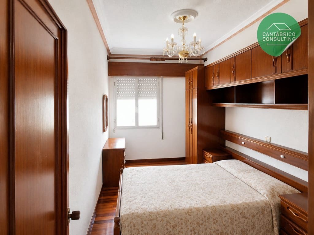 3 bedroom Flat for sale in Navia with garage - € 155,000 (Ref: 9928732)