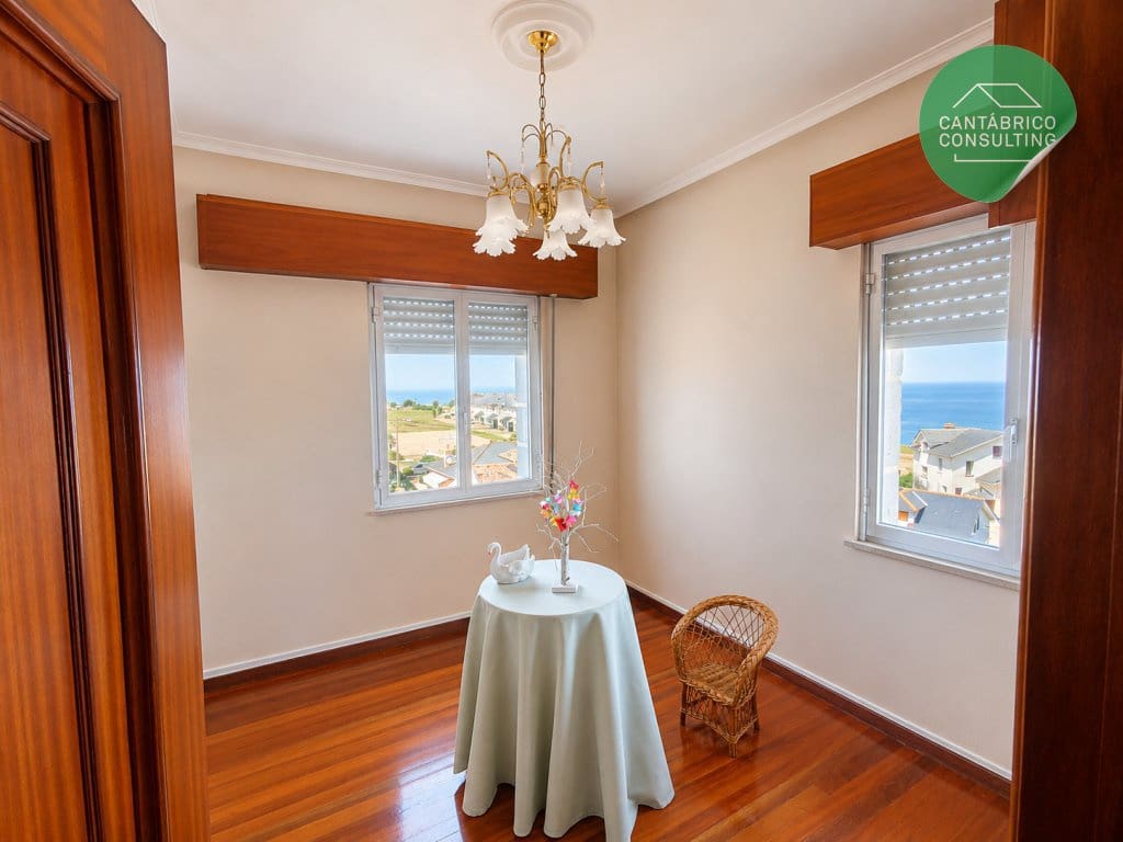 3 bedroom Flat for sale in Navia with garage - € 155,000 (Ref: 9928732)