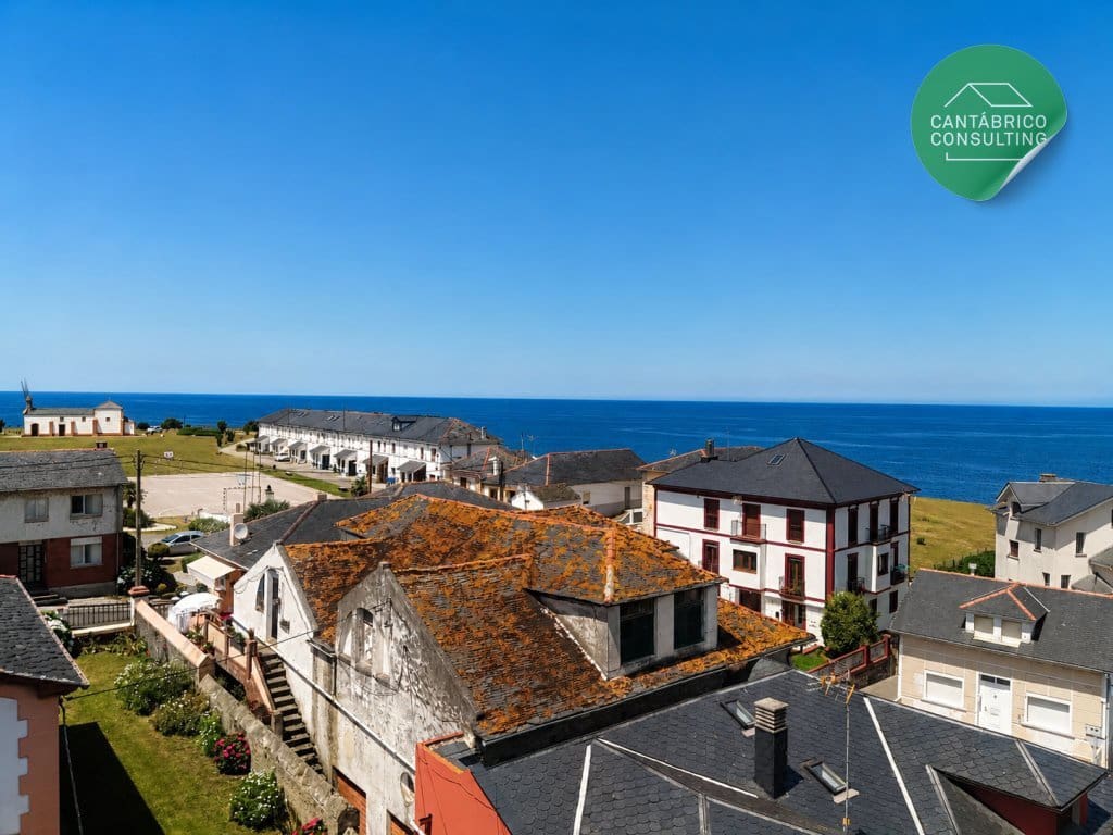 3 bedroom Flat for sale in Navia with garage - € 155,000 (Ref: 9928732)