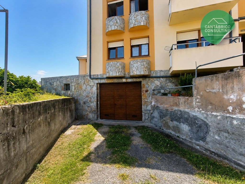 3 bedroom Flat for sale in Navia with garage - € 155,000 (Ref: 9928732)