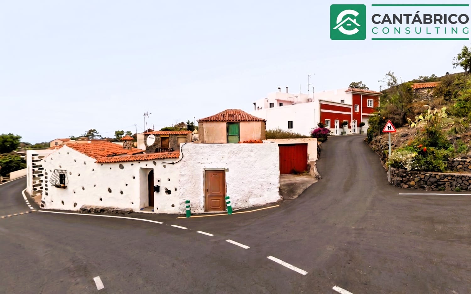 3 bedroom Semi-detached Villa for sale in Guia de Isora - € 335,000 (Ref: 9954680)