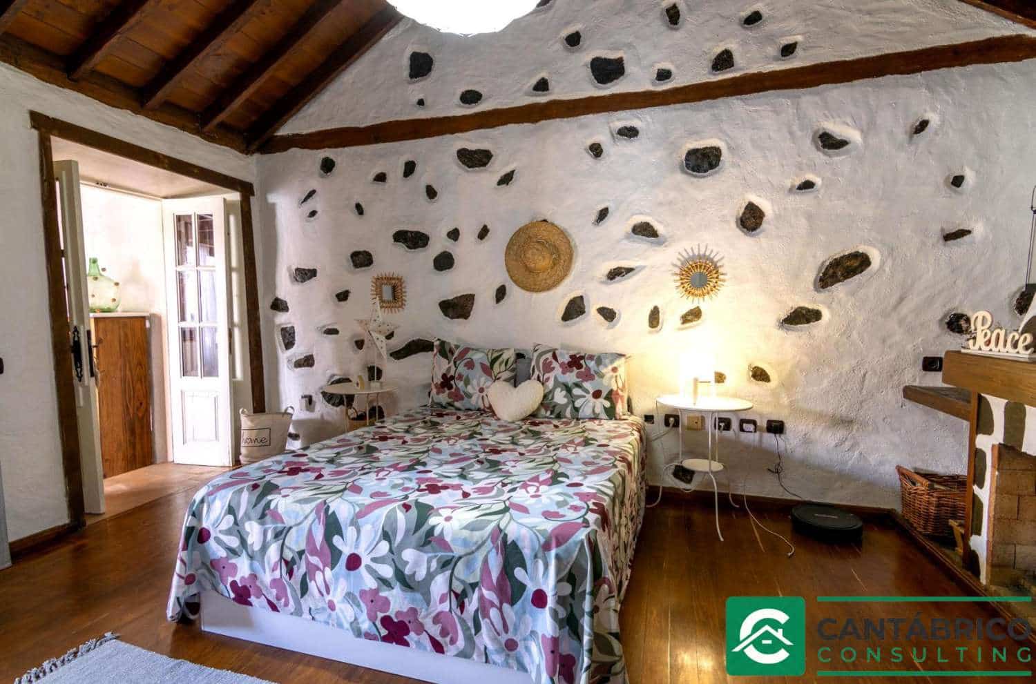 3 bedroom Semi-detached Villa for sale in Guia de Isora - € 335,000 (Ref: 9954680)