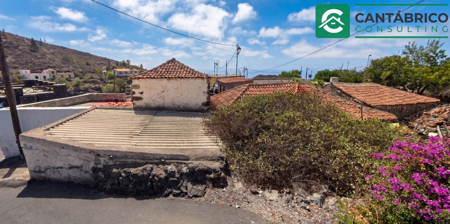 3 bedroom Semi-detached Villa for sale in Guia de Isora - € 335,000 (Ref: 9954680)