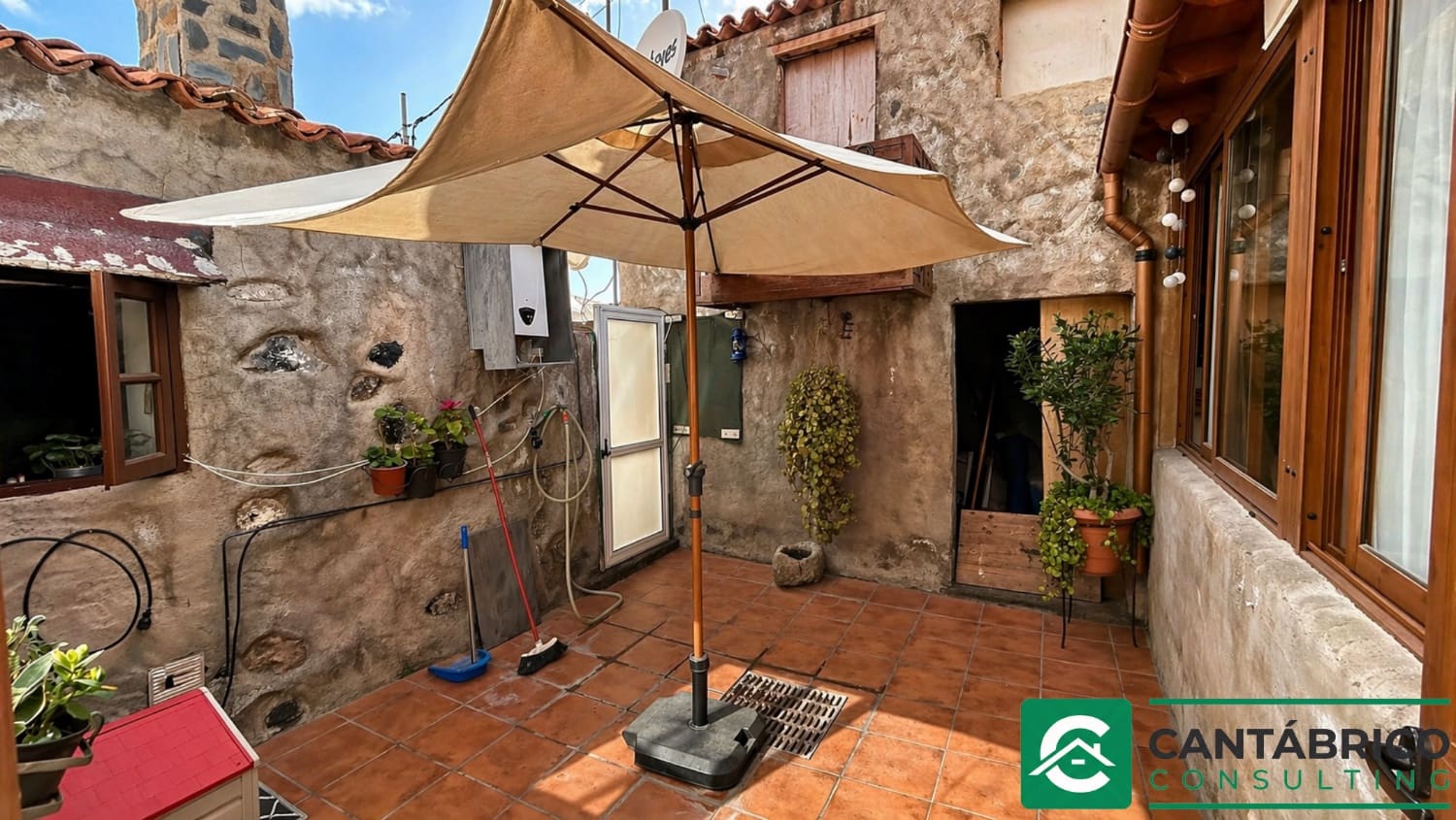 3 bedroom Semi-detached Villa for sale in Guia de Isora - € 335,000 (Ref: 9954680)