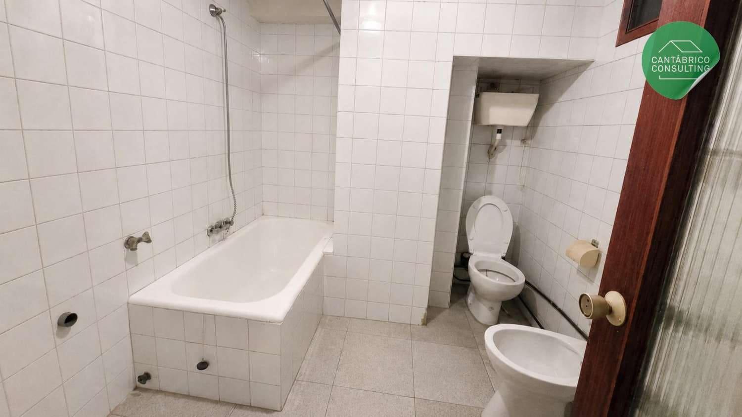 Kommersiell till salu i Navia - 235 000 € (Ref: 9984387)