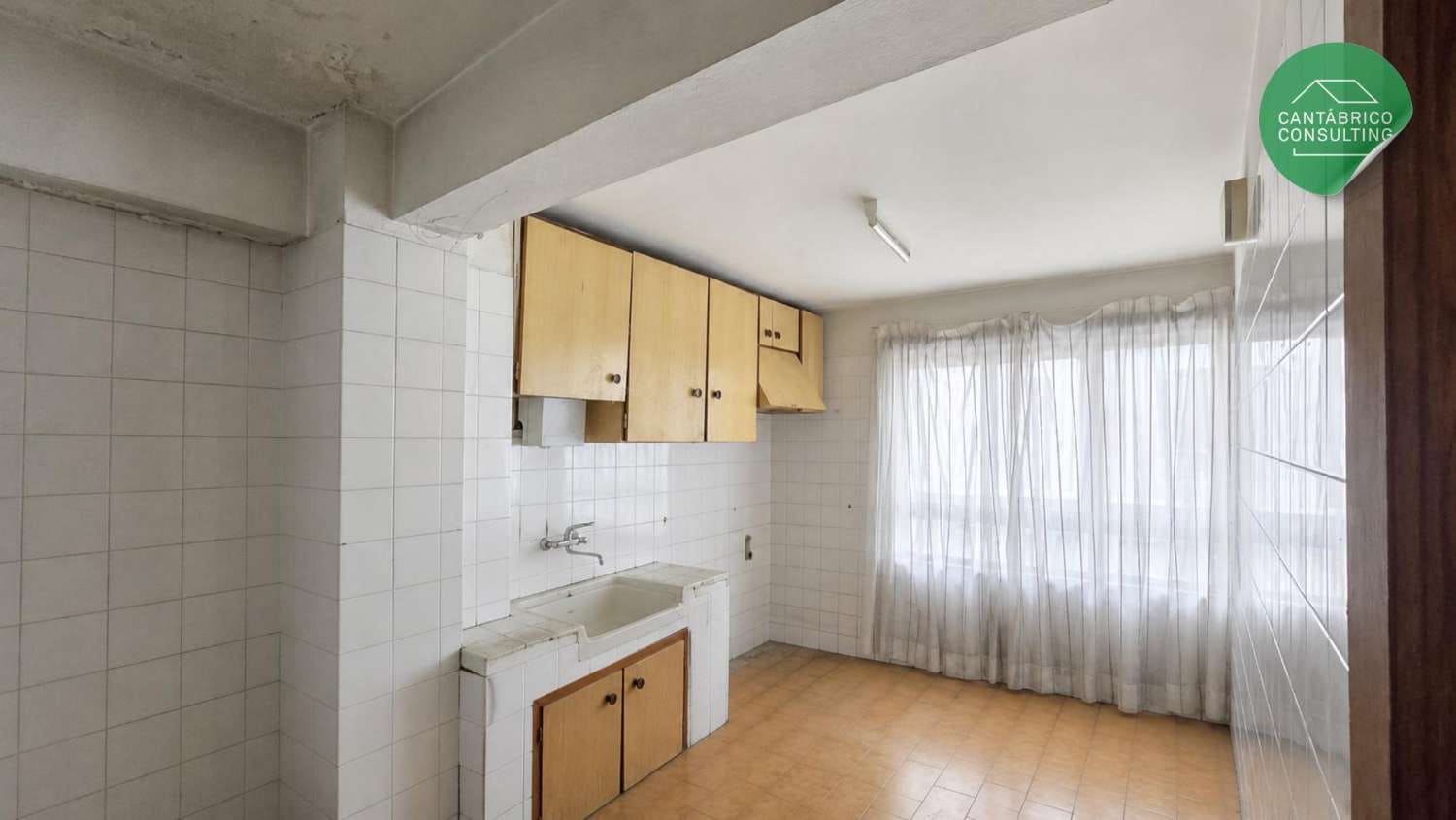 Kommersiell till salu i Navia - 235 000 € (Ref: 9984387)