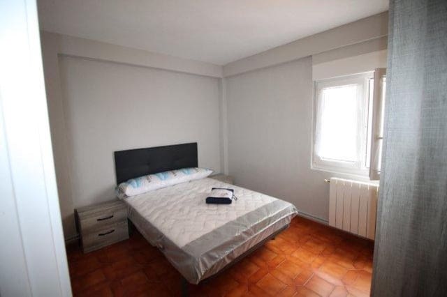 3 soveværelse Lejlighed til leje i Santander - € 800 (Ref: 10011154)