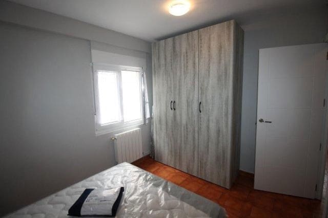 3 soveværelse Lejlighed til leje i Santander - € 800 (Ref: 10011154)