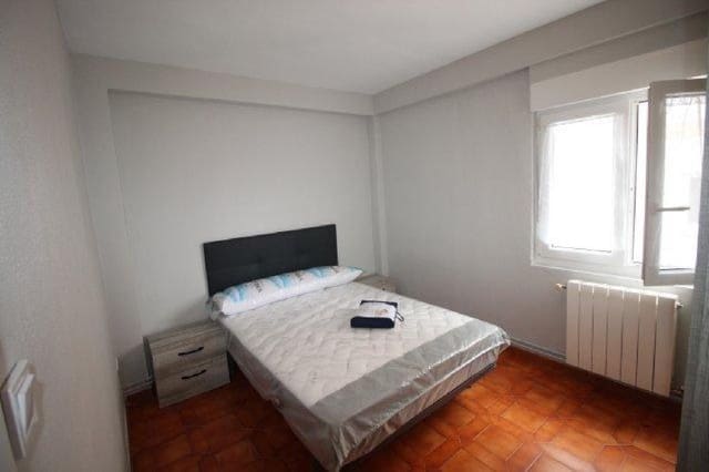 3 soveværelse Lejlighed til leje i Santander - € 800 (Ref: 10011154)