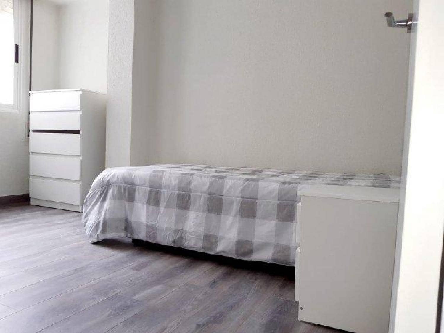 3 bedroom Flat for rent in Santander - € 900 (Ref: 10011155)