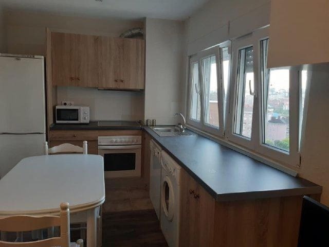 3 soveværelse Lejlighed til leje i Santander - € 900 (Ref: 10011155)