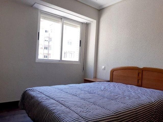 3 soveværelse Lejlighed til leje i Santander - € 900 (Ref: 10011155)
