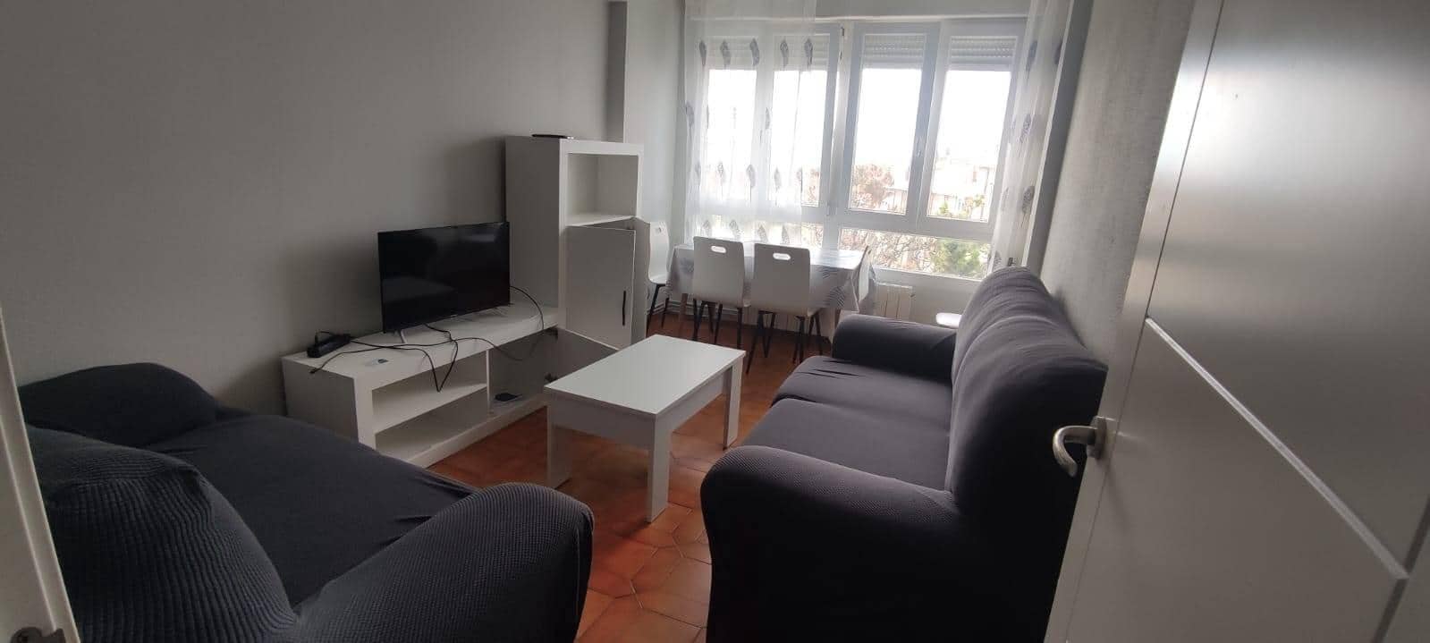 3 sypialnia Mieszkanie do wynajęcia w Santander - 800 € (Ref: 10020397)