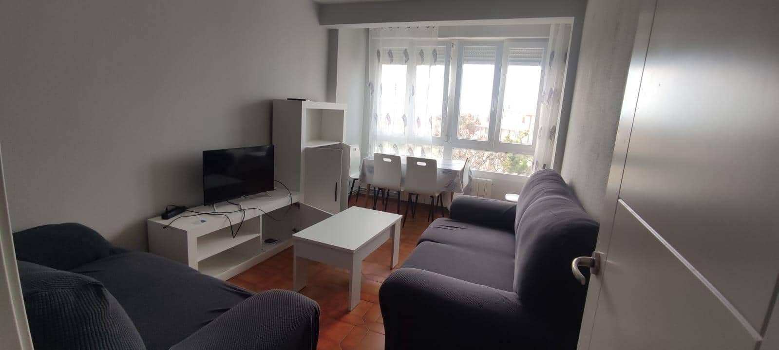 3 sypialnia Mieszkanie do wynajęcia w Santander - 800 € (Ref: 10020397)