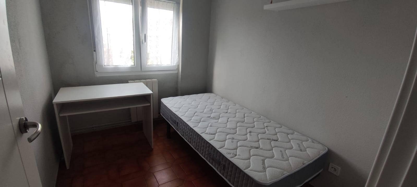 3 sypialnia Mieszkanie do wynajęcia w Santander - 800 € (Ref: 10020397)