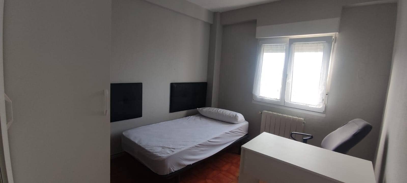 3 sypialnia Mieszkanie do wynajęcia w Santander - 800 € (Ref: 10020397)