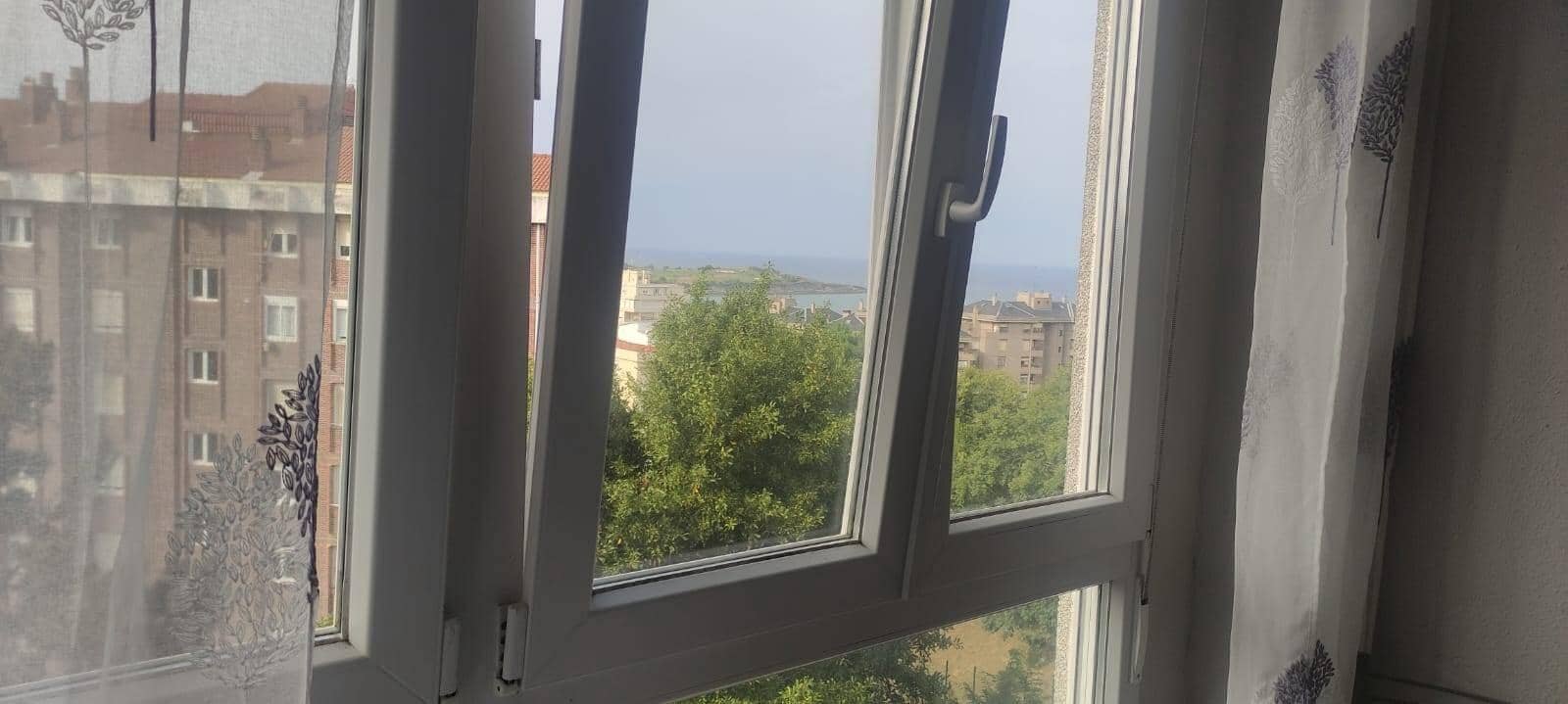 3 sypialnia Mieszkanie do wynajęcia w Santander - 800 € (Ref: 10020397)