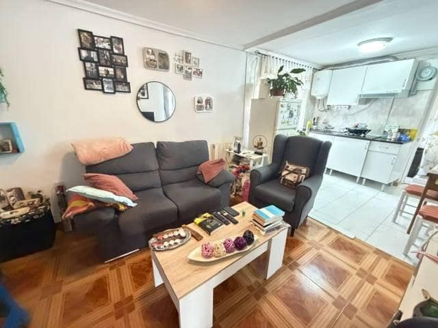 2 bedroom Flat for sale in Torrelavega - € 89,000 (Ref: 10124448)