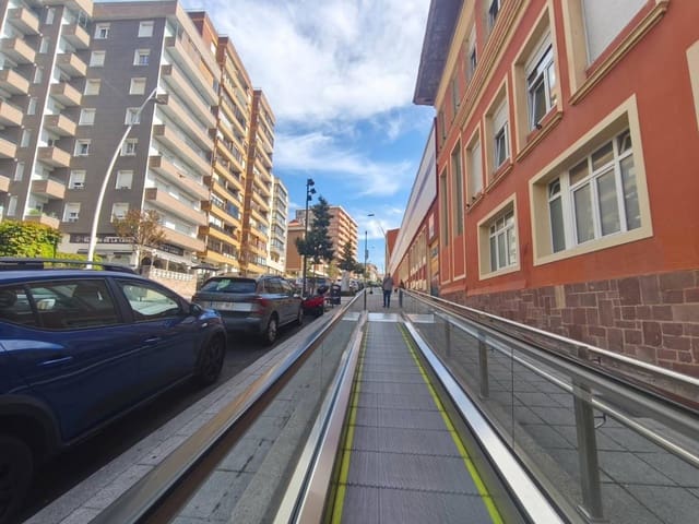 Commercieel te koop in Santander - € 83.000 (Ref: 10142378)