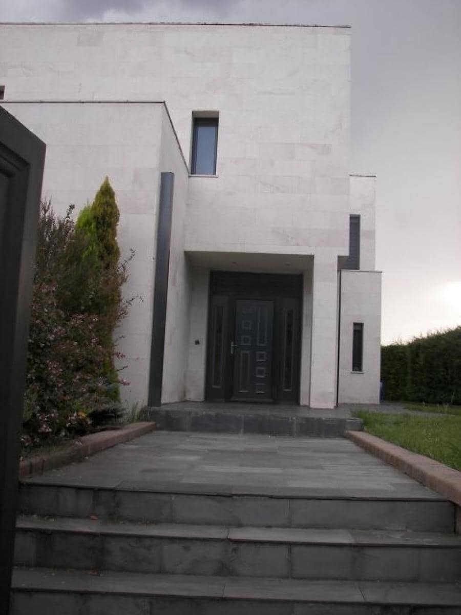 4 bedroom Villa for sale in Gajano - € 730,000 (Ref: 3171277)