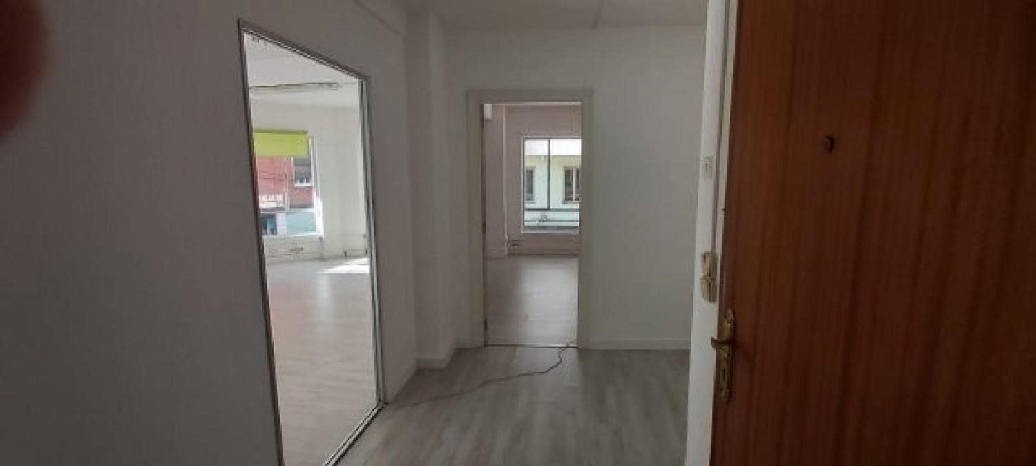 Kommersiell att hyra i Torrelavega - 390 € (Ref: 8089757)