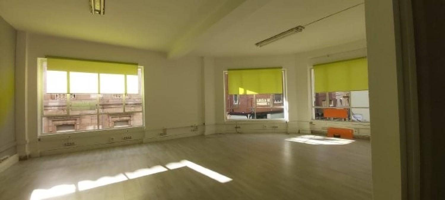 Kommersiell att hyra i Torrelavega - 390 € (Ref: 8089757)