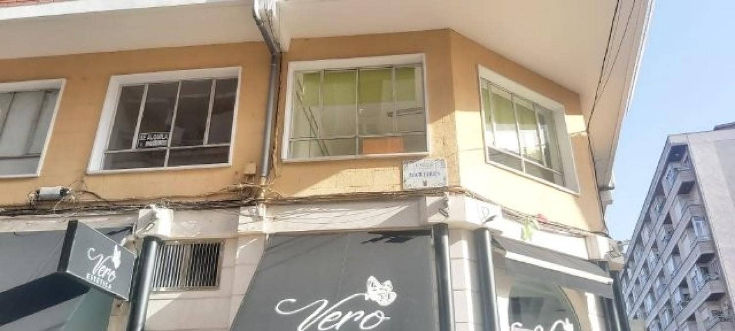 Kommersiell att hyra i Torrelavega - 390 € (Ref: 8089757)