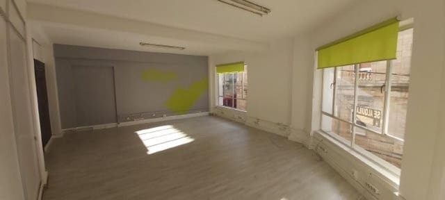 Commercieel te huur in Torrelavega - € 390 (Ref: 8089757)