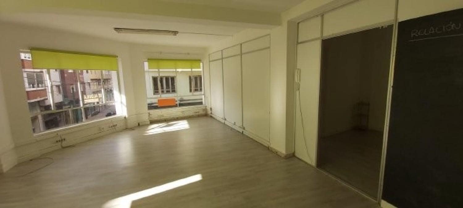 Kommersiell att hyra i Torrelavega - 390 € (Ref: 8089757)