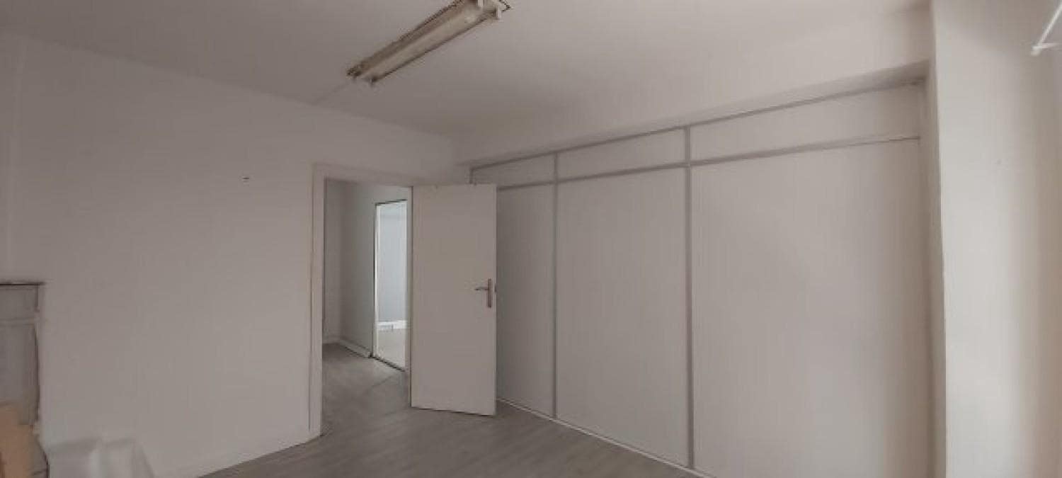 Kommersiell att hyra i Torrelavega - 390 € (Ref: 8089757)