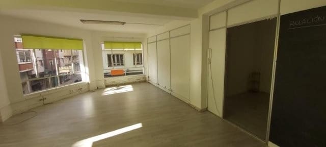 Commercieel te huur in Torrelavega - € 390 (Ref: 8089757)