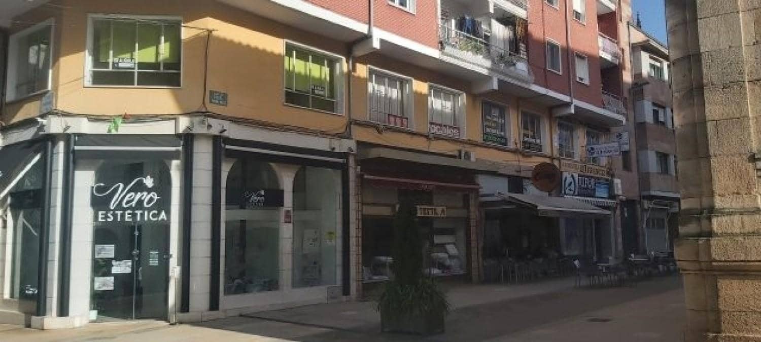 Kommersiell att hyra i Torrelavega - 390 € (Ref: 8089757)