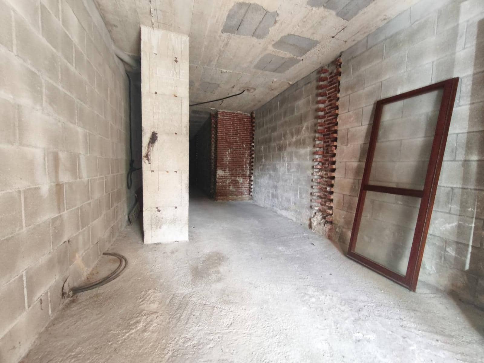 Commercial for sale in Santander - € 75,000 (Ref: 8089771)
