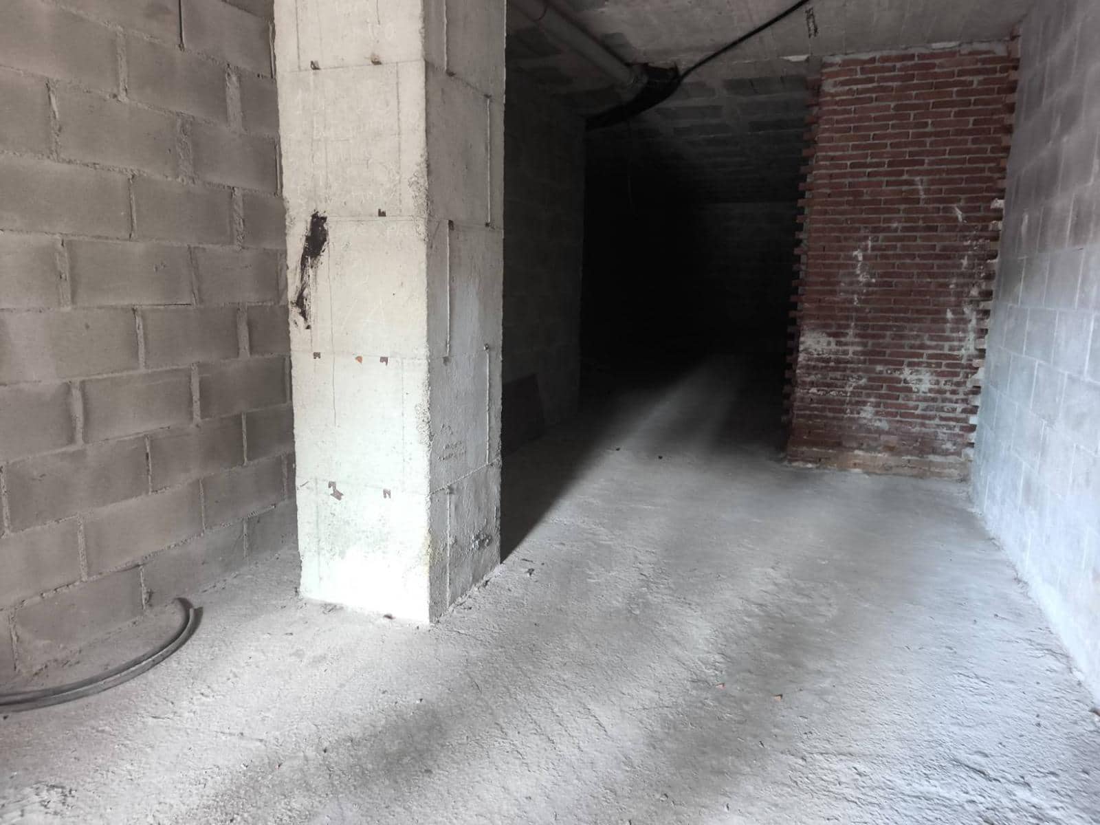 Commercial for sale in Santander - € 75,000 (Ref: 8089771)