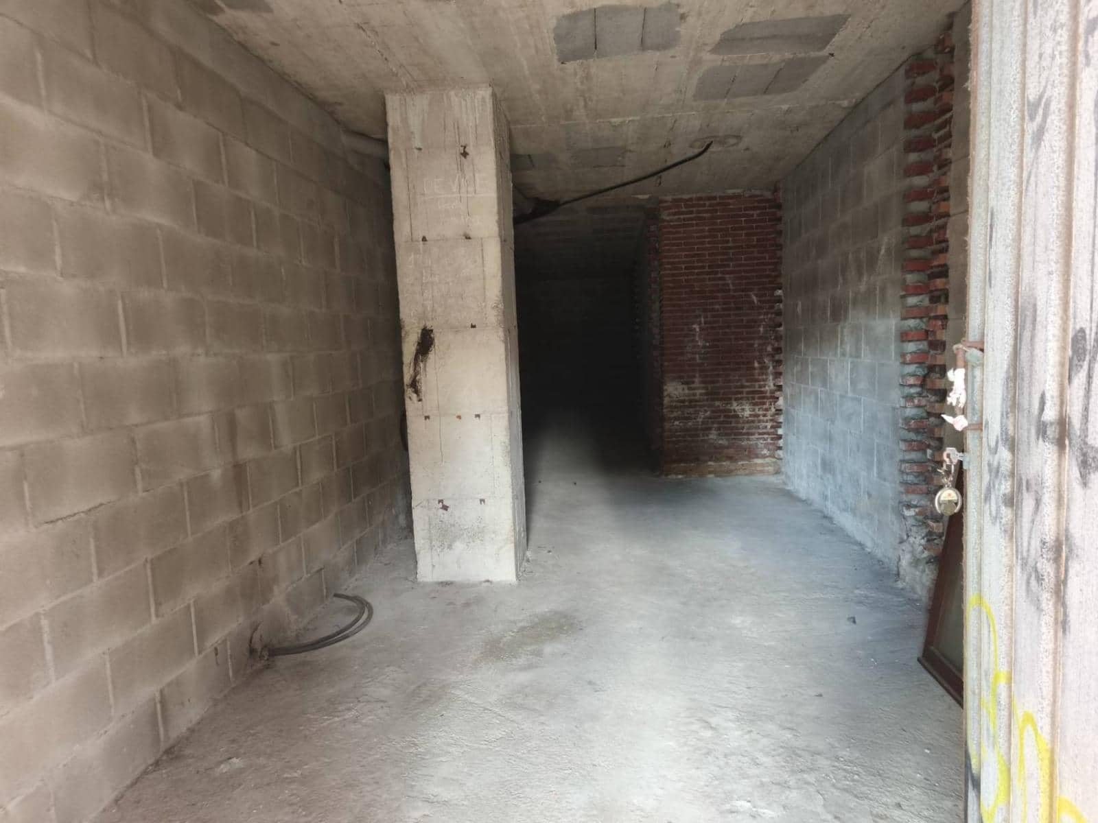 Commercial for sale in Santander - € 75,000 (Ref: 8089771)