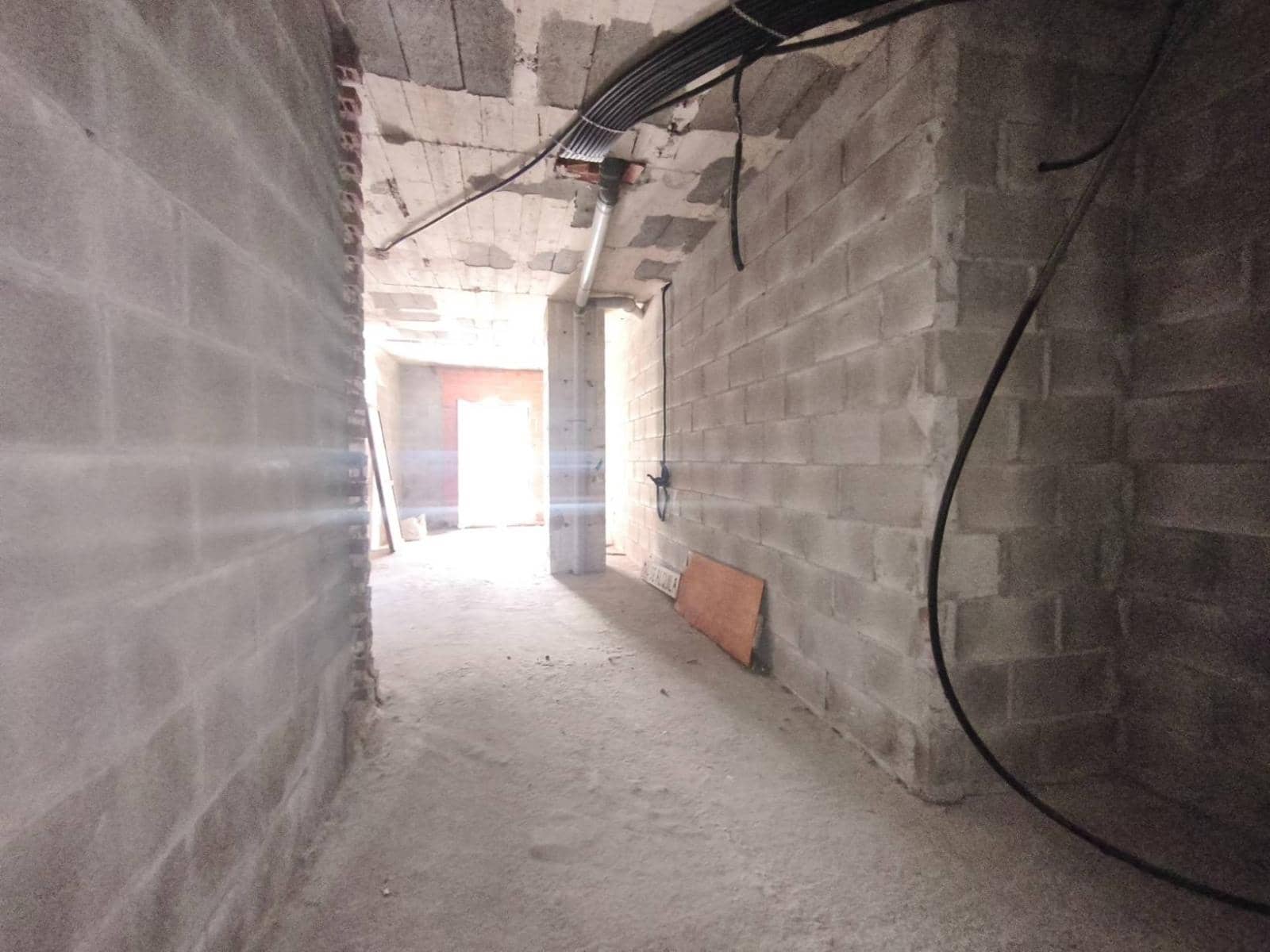 Commercial for sale in Santander - € 75,000 (Ref: 8089771)