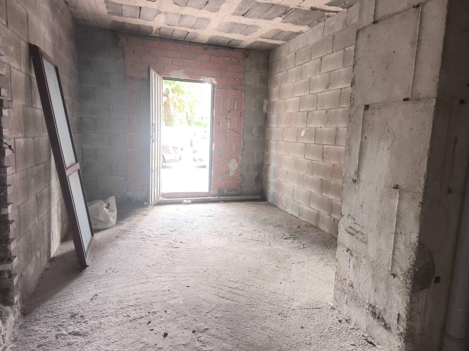 Commercial for sale in Santander - € 75,000 (Ref: 8089771)