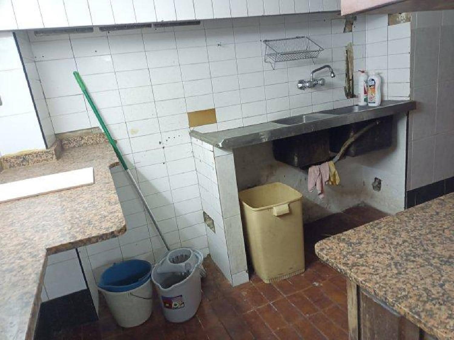 Erhverv til salg i Santander - € 99.000 (Ref: 8089796)