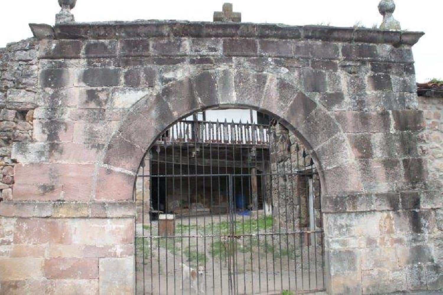 8 soveværelse Finca/Landehus til salg i Cabezon de la Sal - € 239.000 (Ref: 8097690)