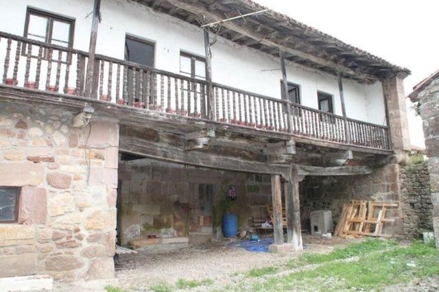 8 bedroom Finca/Country House for sale in Cabezón de la Sal - € 239,000 (Ref: 8097690)