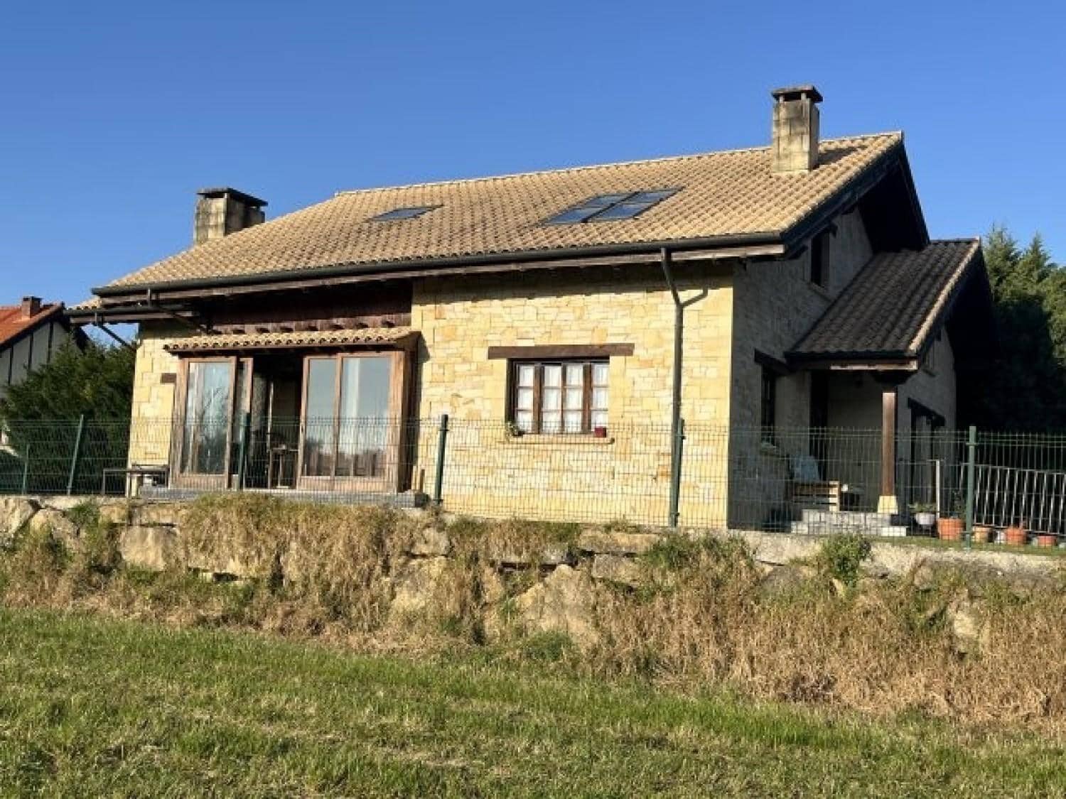 6 bedroom Villa for sale in Hinojedo - € 550,000 (Ref: 8304583)