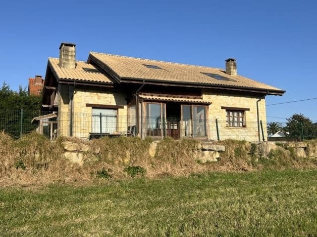 6 soveværelse Villa til salg i Hinojedo, Suances - € 550.000 (Ref: 8304583)
