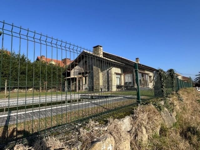 6 soveværelse Villa til salg i Hinojedo, Suances - € 550.000 (Ref: 8304583)