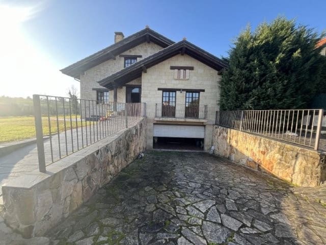 6 soveværelse Villa til salg i Hinojedo, Suances - € 550.000 (Ref: 8304583)