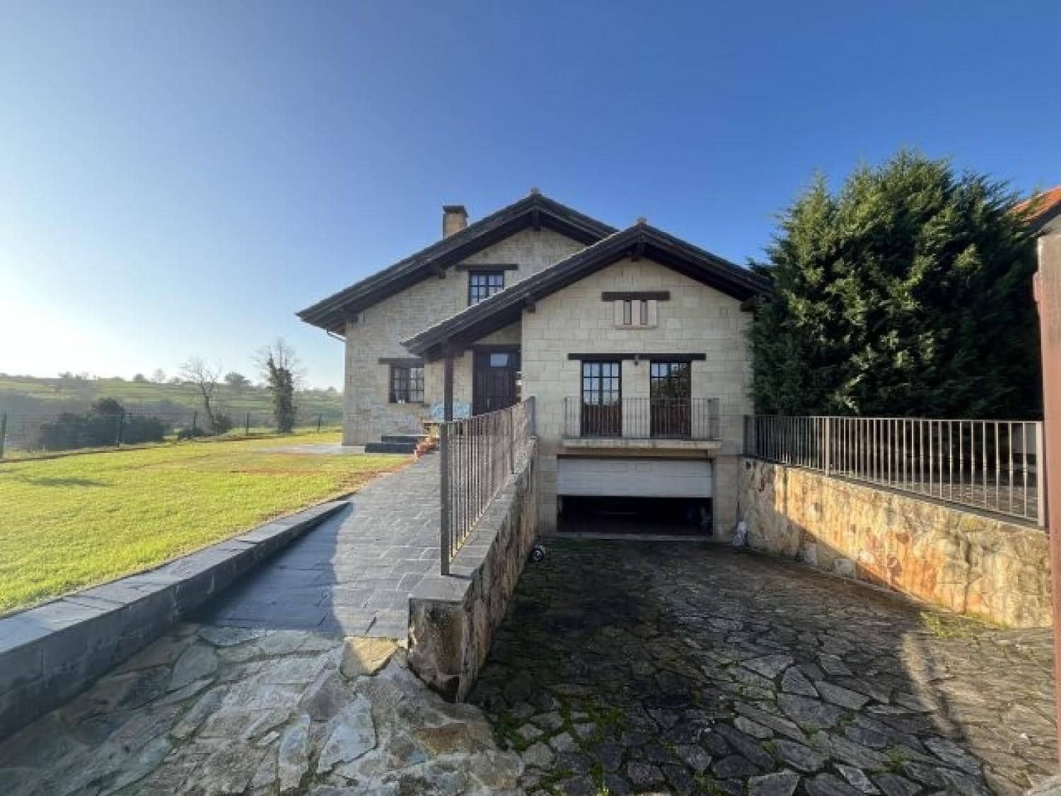 6 bedroom Villa for sale in Hinojedo - € 550,000 (Ref: 8304583)