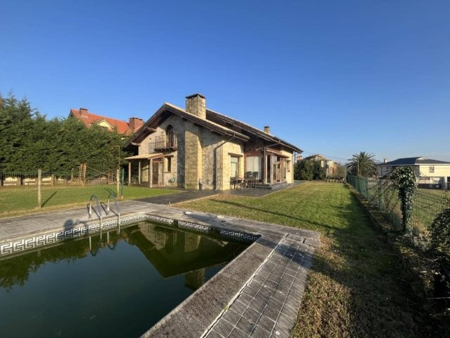 6 bedroom Villa for sale in Hinojedo - € 550,000 (Ref: 8304583)