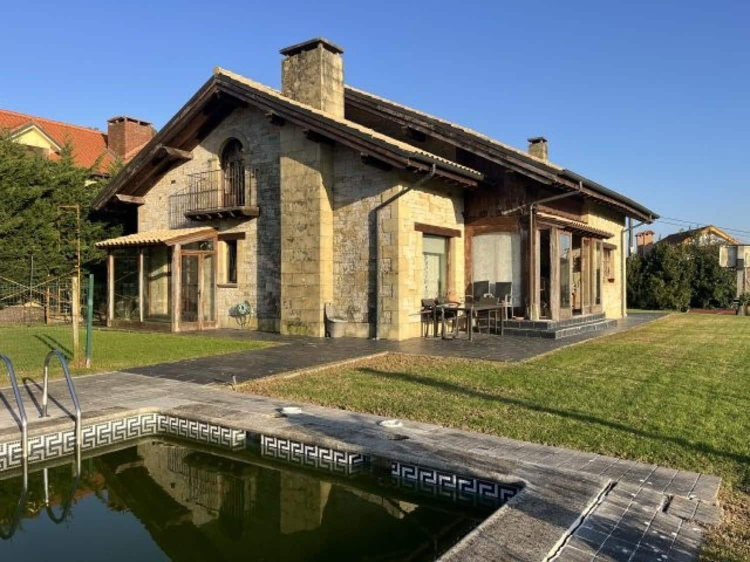 6 bedroom Villa for sale in Hinojedo - € 550,000 (Ref: 8304583)